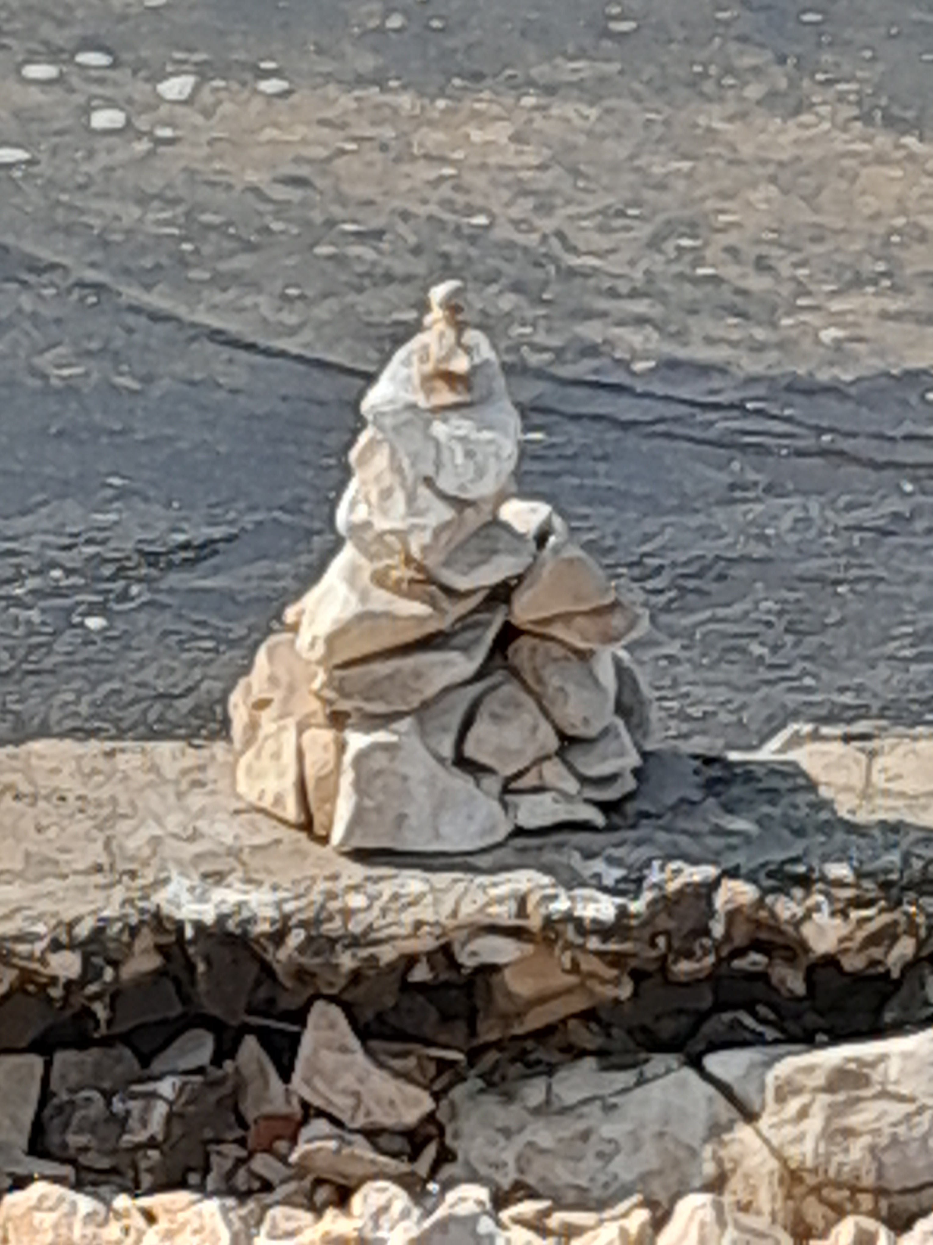 Steinturm am Strand