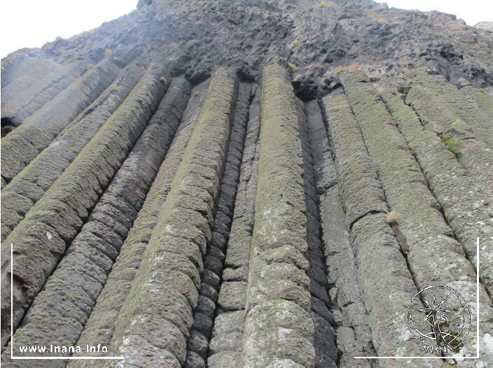 Senkrechte Basaltsäulen