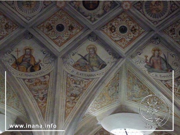 Gewölbe der Klosterkirche Seeon mit der Darstellung von Katharina, Margarethe und Barbara