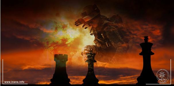 Schachfiguren vor rotem Himmel - Ein Soldat vor einer Explosion