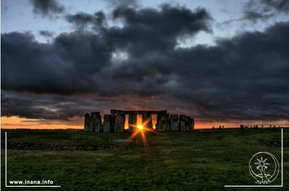 Sonnenaufgang bei Stonehenge