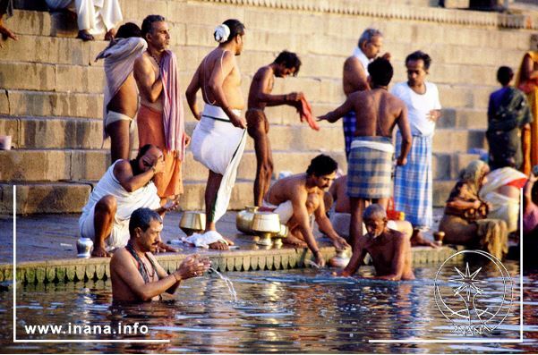 Rituelle Reinigung im Ganges